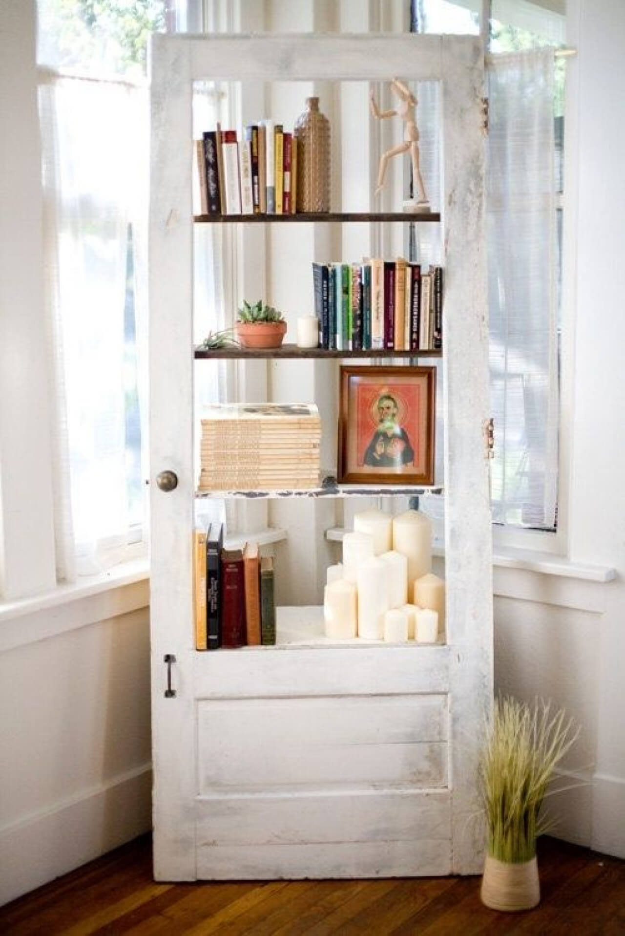  Turn It Into a Ladder Style Bookcase