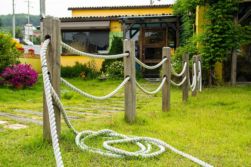  A Rope Fence