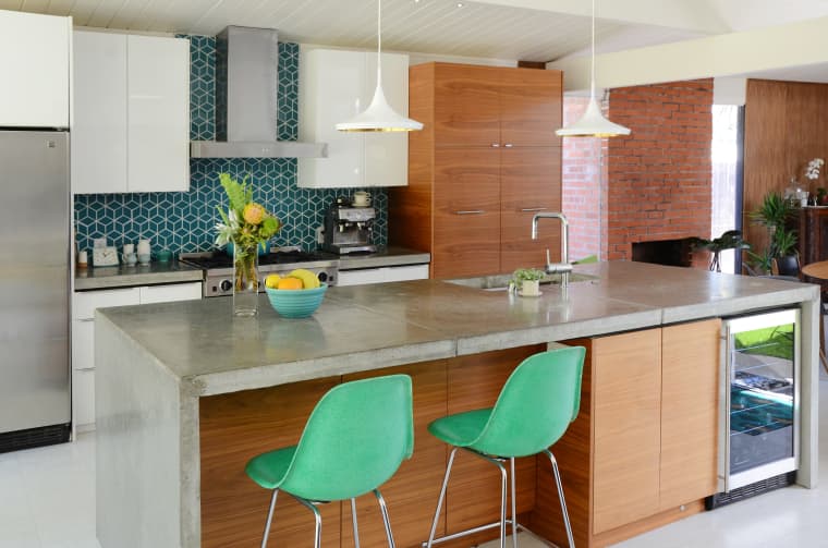  Cheer Things Up With a Bold Teal Backsplash