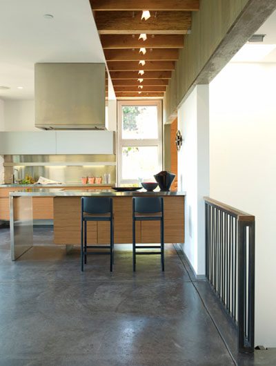  Stainless Steel Backsplash and the Right Lighting